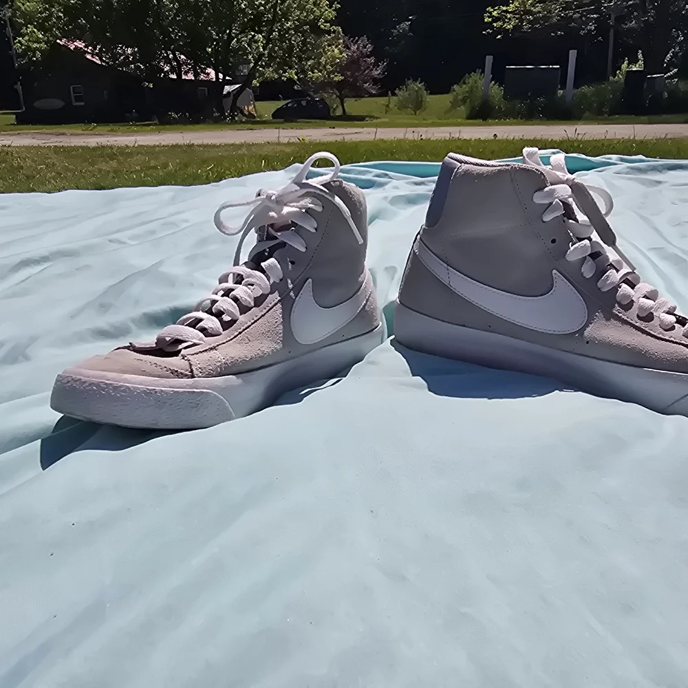 Youth Nike Light Gray and White High Top Sneakers, Youth Size 5.5